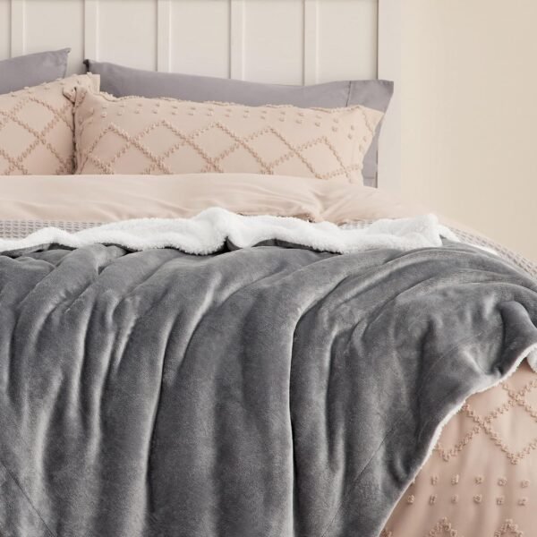 Bedsure Sherpa Fleece Throw Blanket - Fluffy Microfiber Solid Blankets for Bed and Couch Double/Twin Size, Silver Grey, 150x200cm